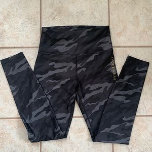 RYDERWEAR BFCAMO SCRUNCH BUM LEGGINGS